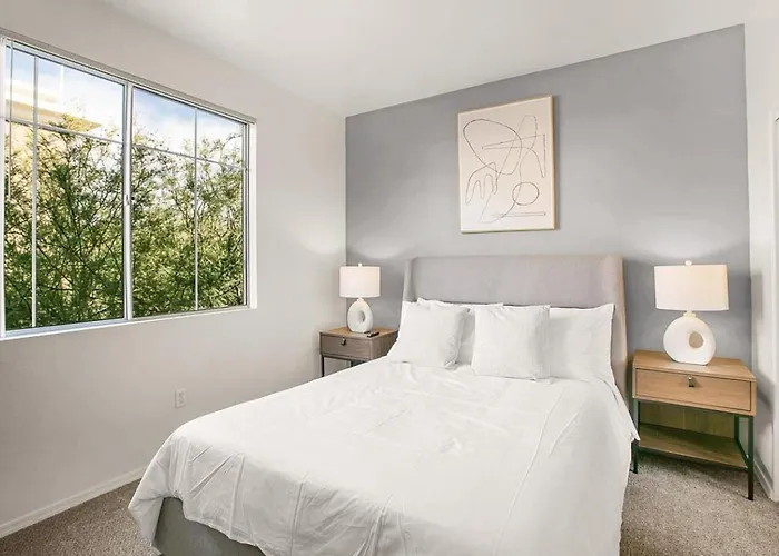 Landing Modern With Amazing Amenities Apartment