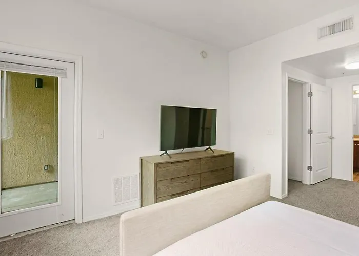 Landing Modern With Amazing Amenities *